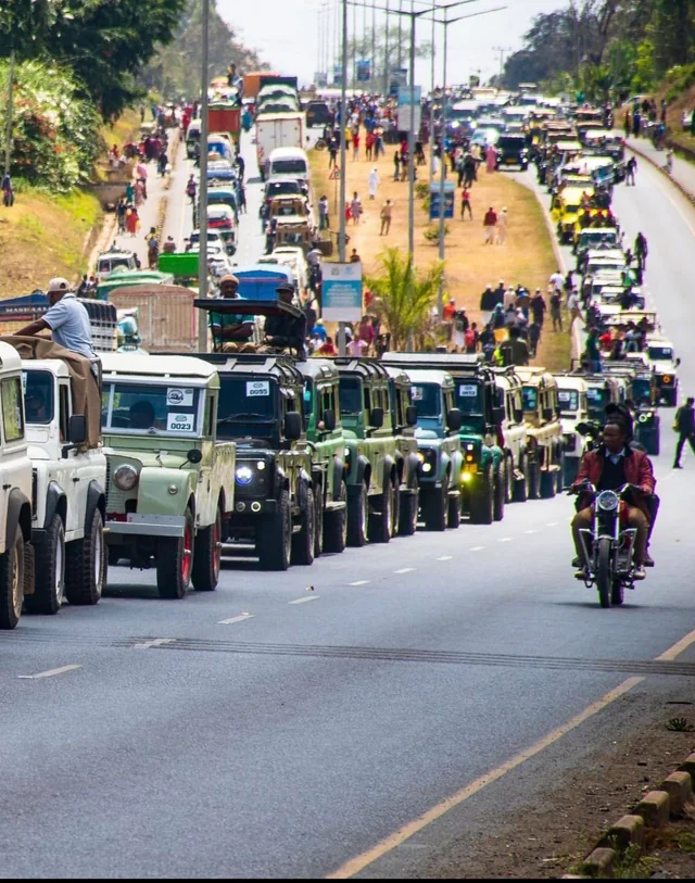 Tanzania hosts the first Global Land Rover Festival with over 1,000 entries.